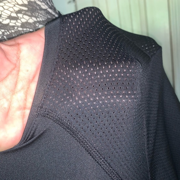 🌺CLOSET CLOSING EVERYTHING MUST GO🌺$23 RETAIL $48🌺NWT NIKE TOP🌺 - Picture 7 of 9